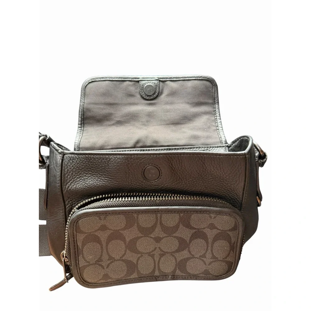 Coach Sullivan Flap Cross. Black